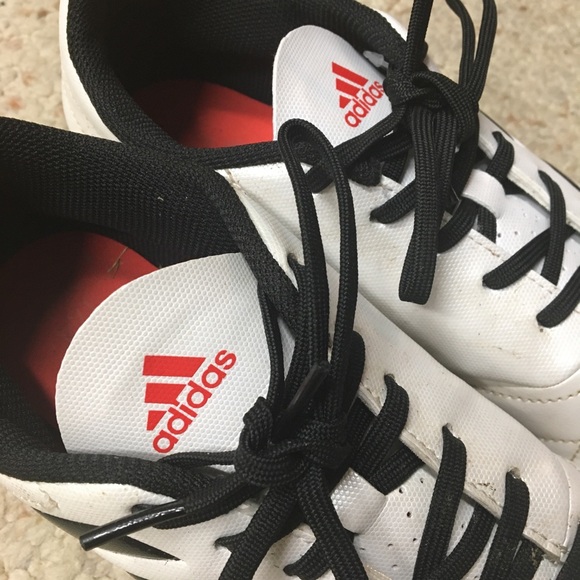 LIKE NEW SOCCER CLEATS - Picture 2 of 3